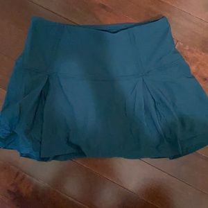 Size 6 Lululemon tennis skirt